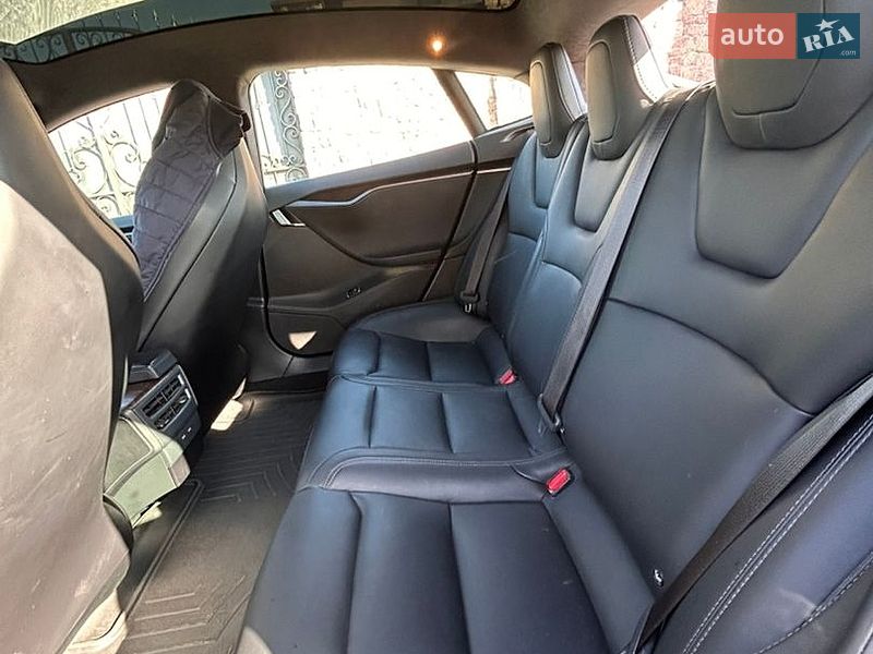 Лифтбек Tesla Model S 2018 в Житомире