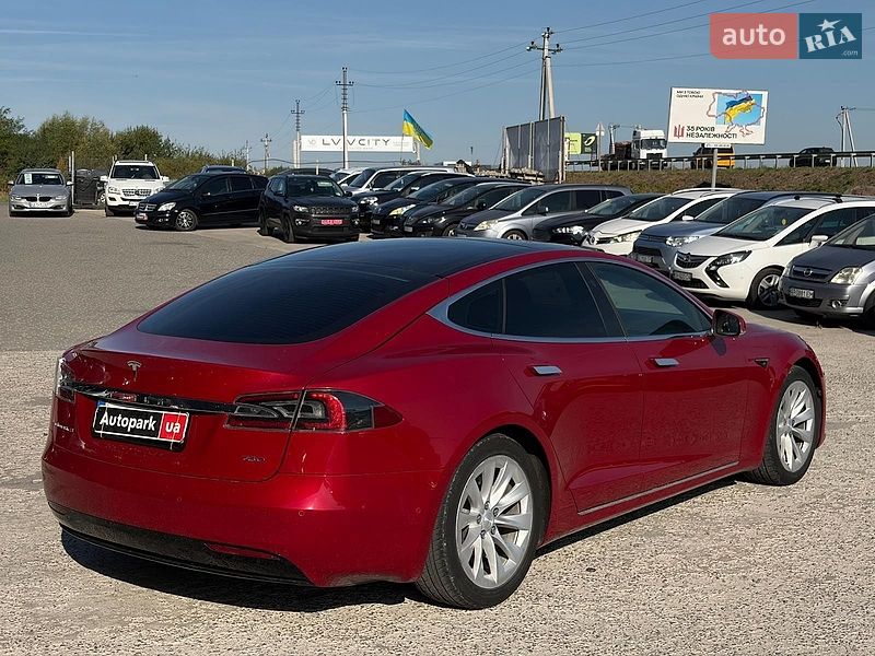 Лифтбек Tesla Model S 2018 в Львове