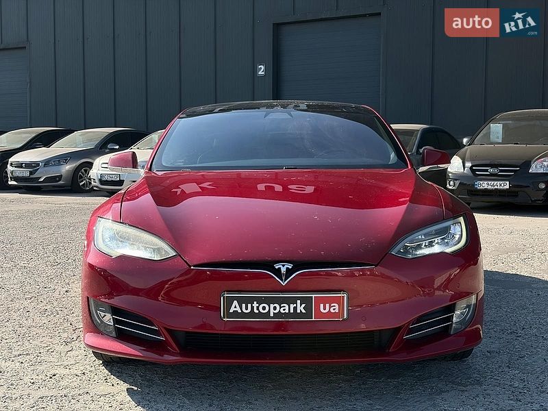 Лифтбек Tesla Model S 2018 в Львове