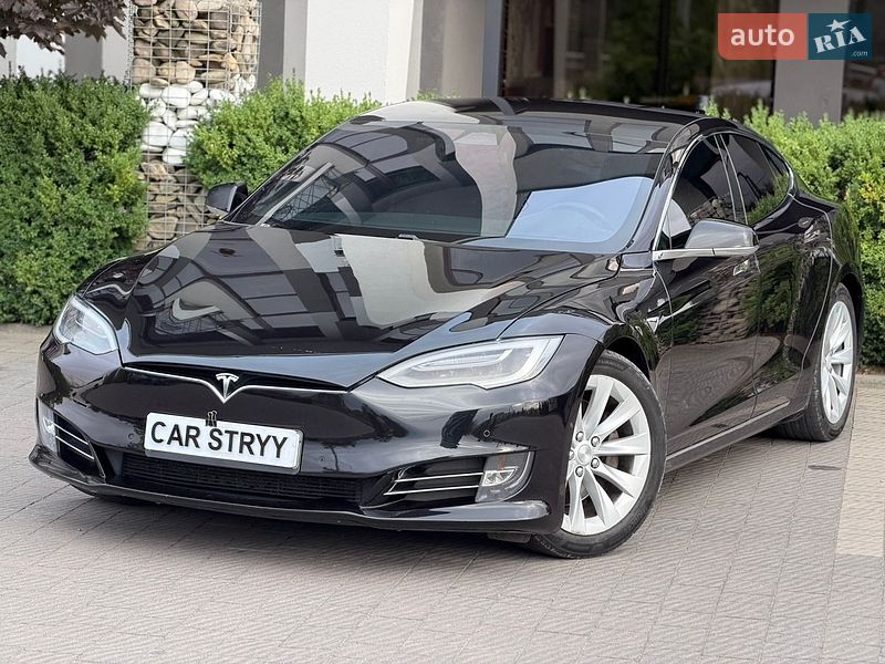 Лифтбек Tesla Model S 2017 в Стрые