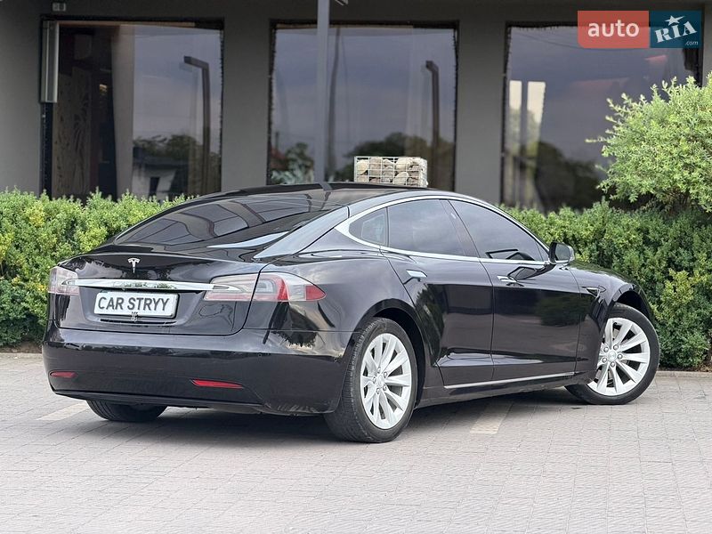 Лифтбек Tesla Model S 2017 в Стрые