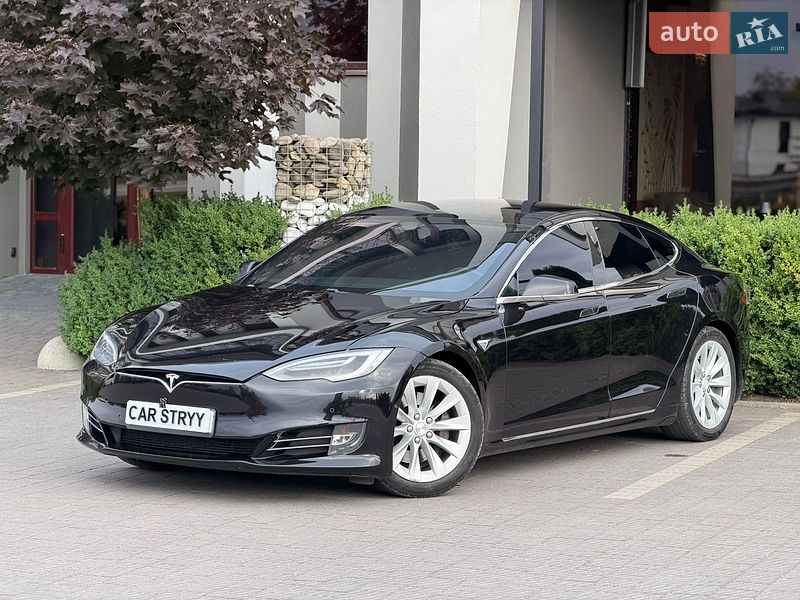 Лифтбек Tesla Model S 2017 в Стрые