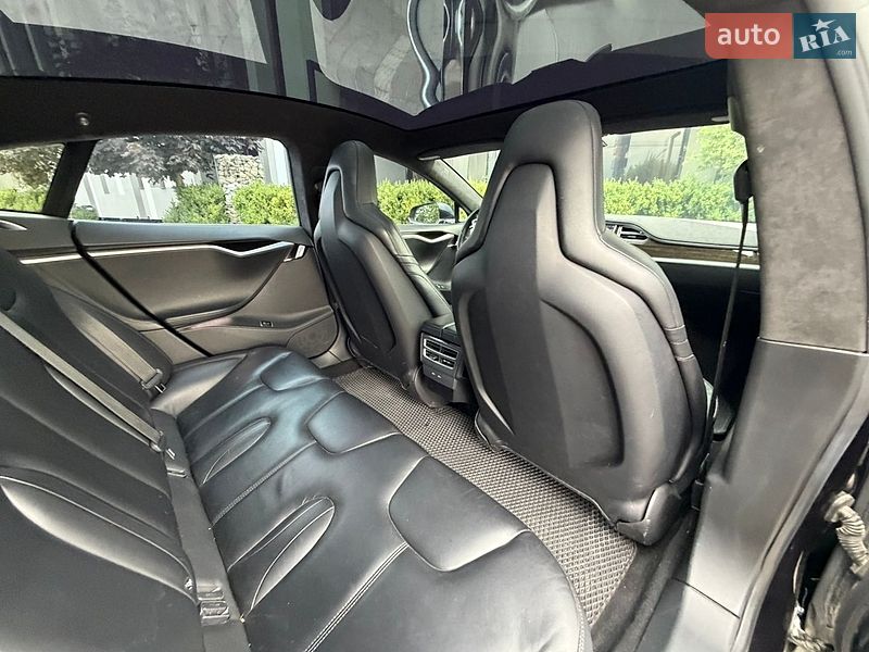 Лифтбек Tesla Model S 2017 в Стрые