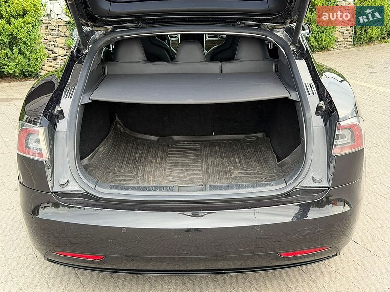 Лифтбек Tesla Model S 2017 в Стрые