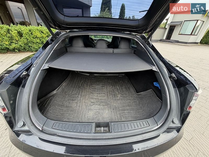 Лифтбек Tesla Model S 2017 в Стрые