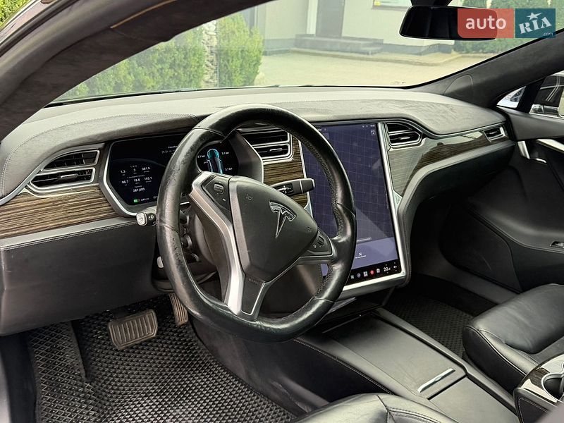 Лифтбек Tesla Model S 2017 в Стрые