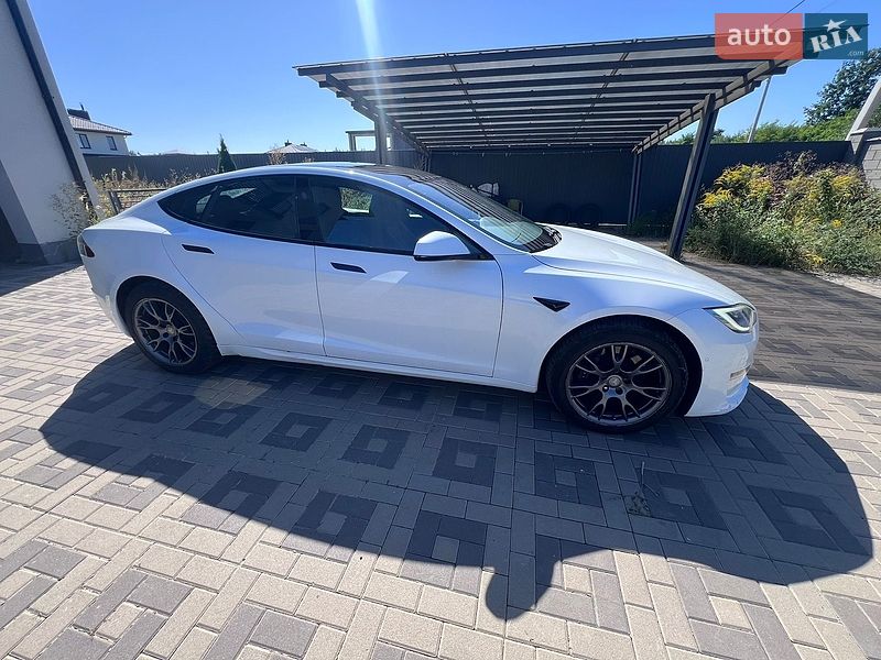 Лифтбек Tesla Model S 2021 в Киеве фото 4 Лифтбек Tesla Model S 2021 в Киеве