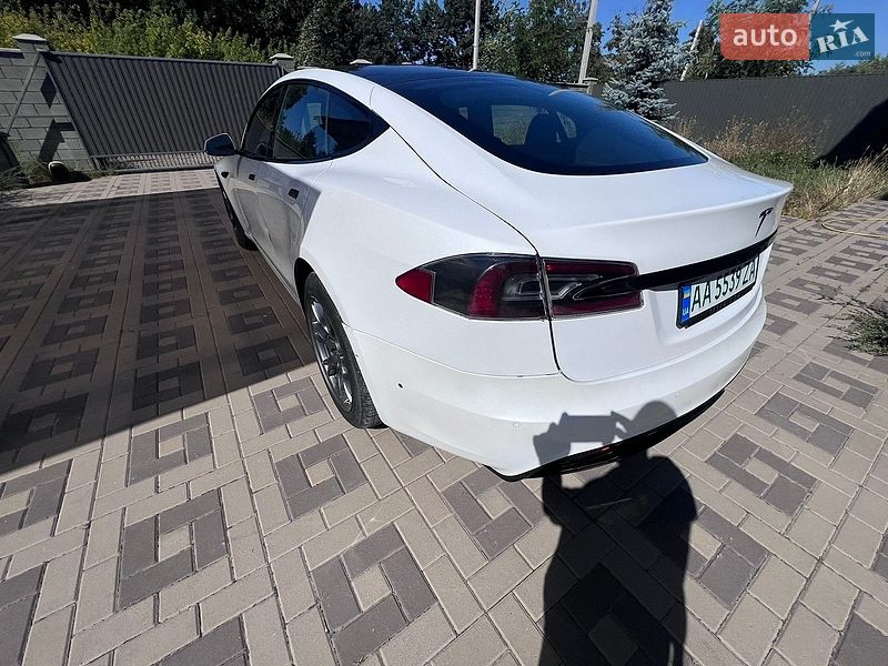Ліфтбек Tesla Model S 2021 в Києві