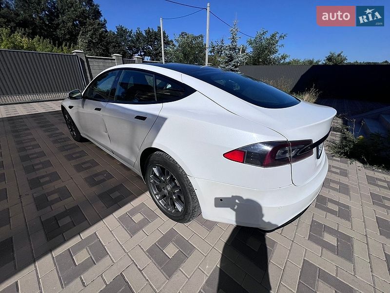 Лифтбек Tesla Model S 2021 в Киеве фото 12 Лифтбек Tesla Model S 2021 в Киеве