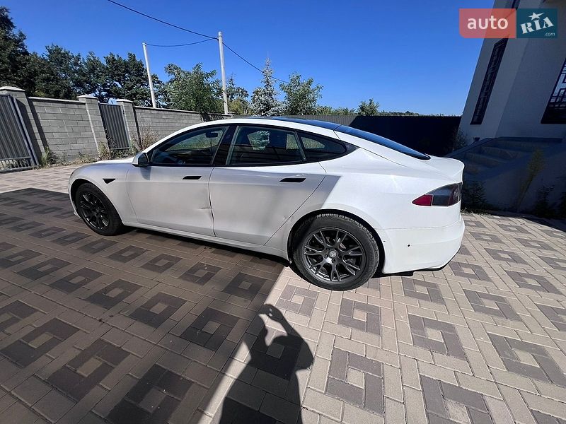 Лифтбек Tesla Model S 2021 в Киеве фото 14 Лифтбек Tesla Model S 2021 в Киеве