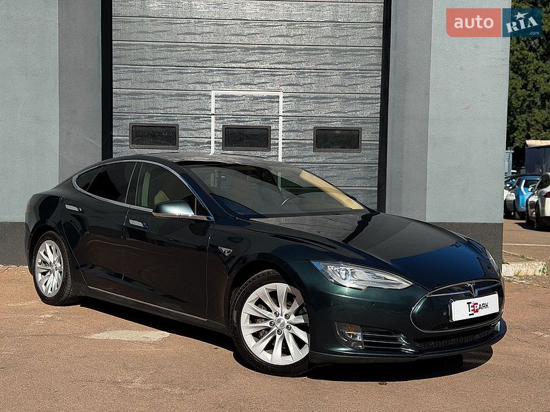 Tesla Model S 2013