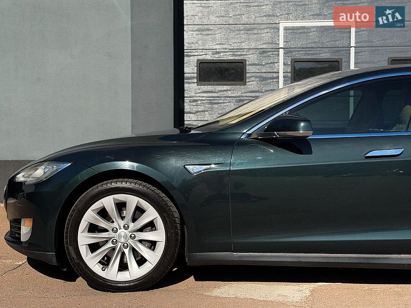 Лифтбек Tesla Model S 2013 в Киеве