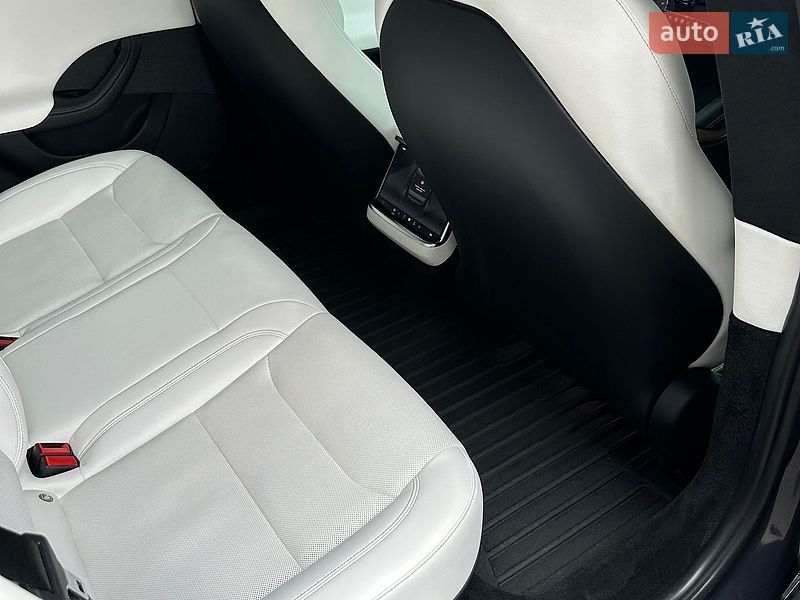Лифтбек Tesla Model S 2022 в Киеве
