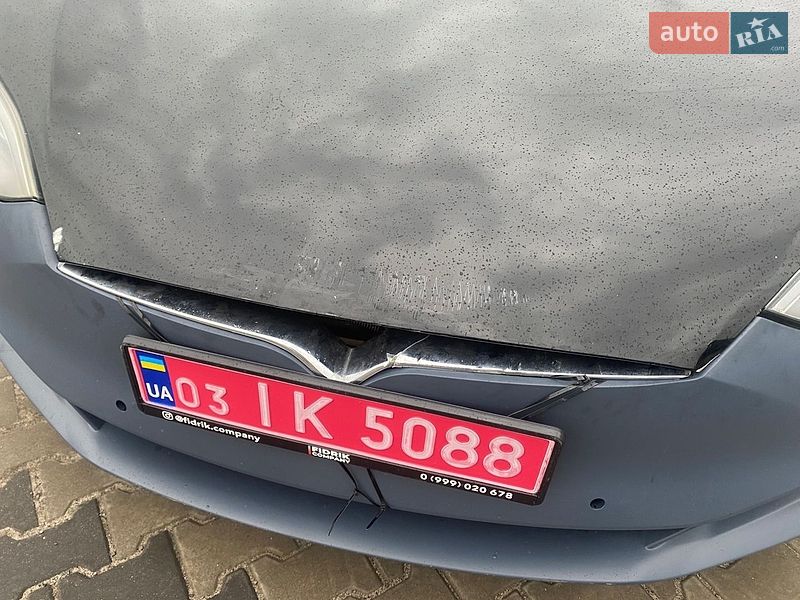Лифтбек Tesla Model S 2016 в Луцке