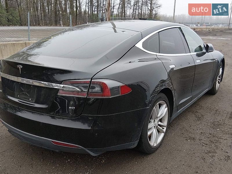 Ліфтбек Tesla Model S 2014 в Львові
