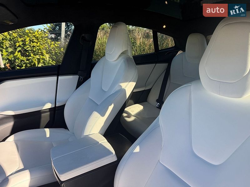 Лифтбек Tesla Model S 2019 в Киеве