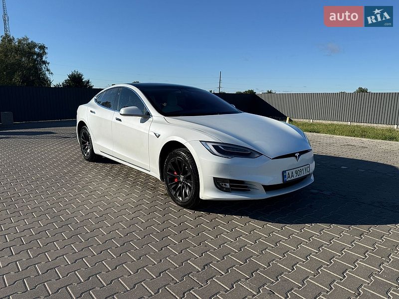 Лифтбек Tesla Model S 2019 в Киеве