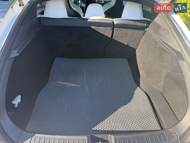 Ліфтбек Tesla Model S 2019 в Києві