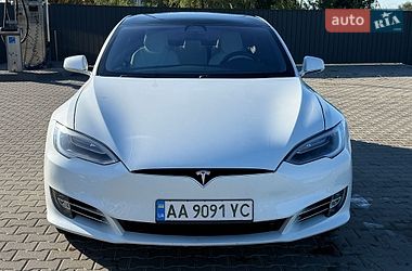 Лифтбек Tesla Model S 2019 в Киеве