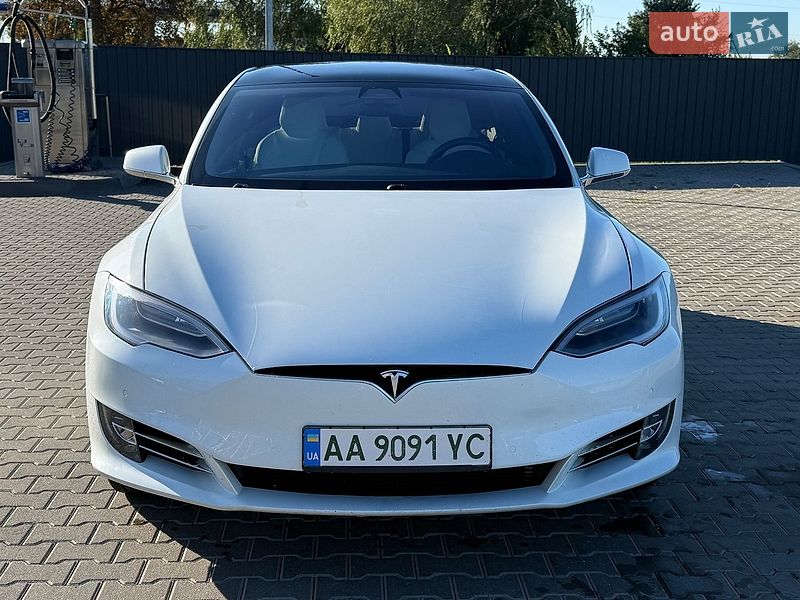 Лифтбек Tesla Model S 2019 в Киеве
