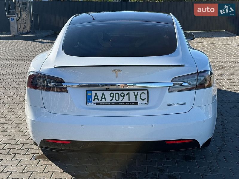Лифтбек Tesla Model S 2019 в Киеве
