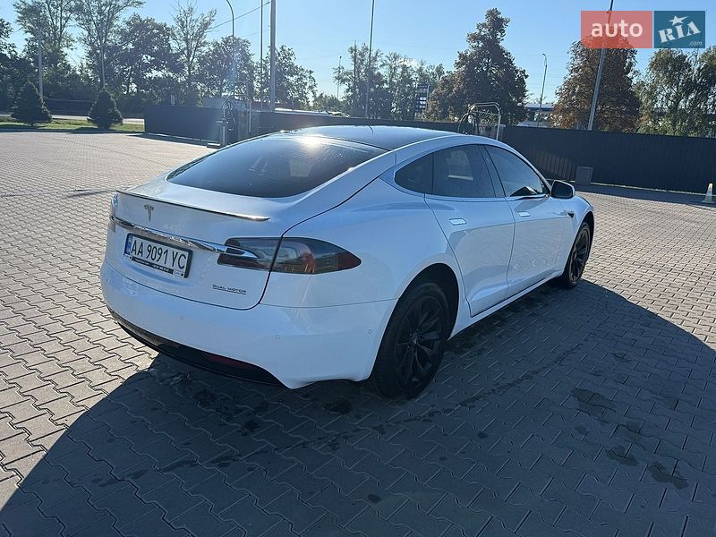 Лифтбек Tesla Model S 2019 в Киеве