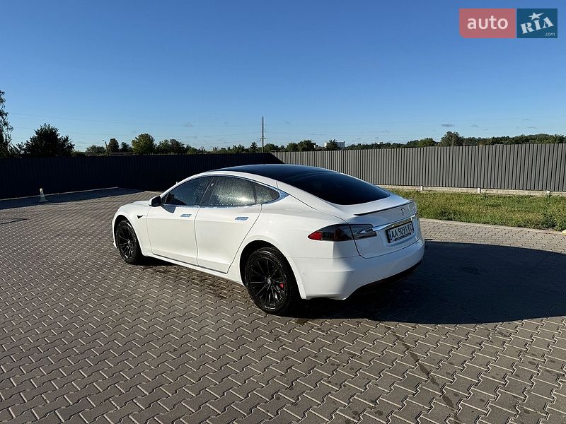 Лифтбек Tesla Model S 2019 в Киеве