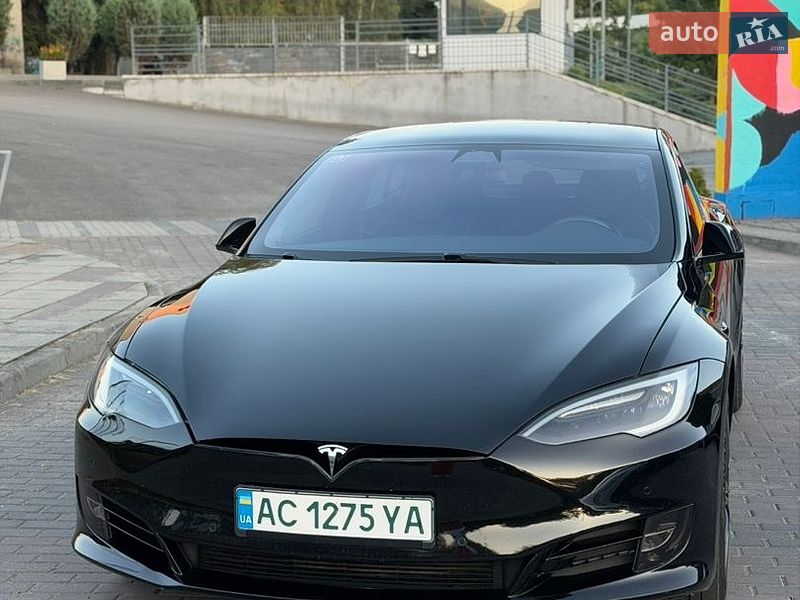 Лифтбек Tesla Model S 2017 в Луцке