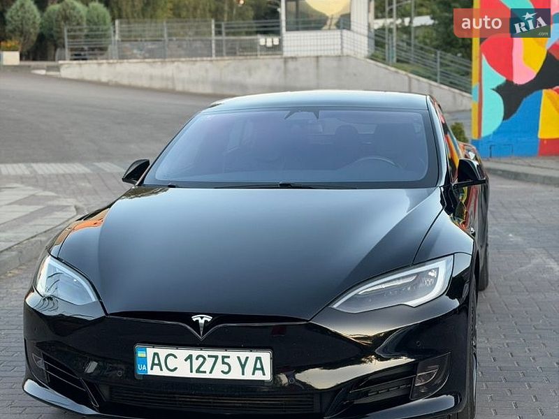 Лифтбек Tesla Model S 2017 в Луцке