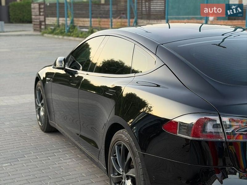 Лифтбек Tesla Model S 2017 в Луцке