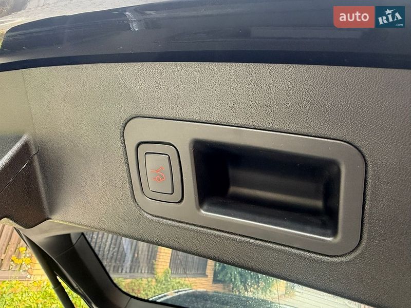 Ліфтбек Tesla Model S 2014 в Львові