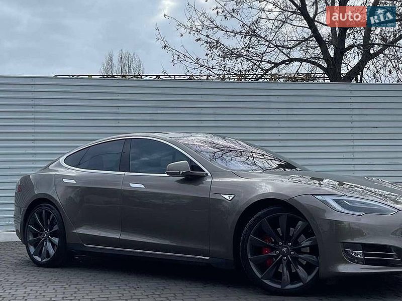 Ліфтбек Tesla Model S 2016 в Миколаєві