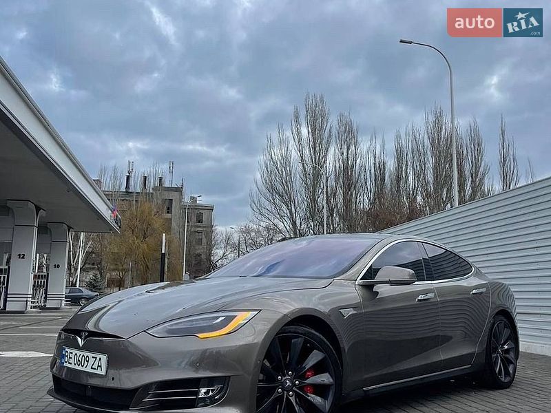 Ліфтбек Tesla Model S 2016 в Миколаєві