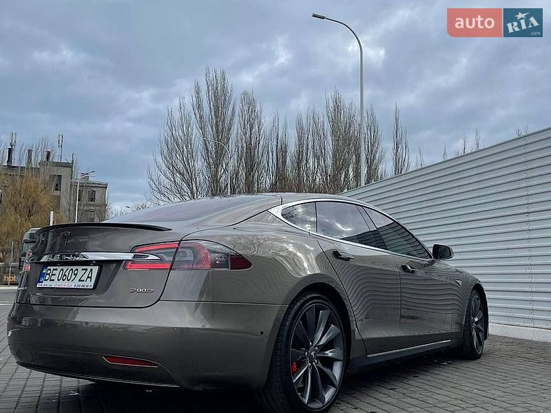 Ліфтбек Tesla Model S 2016 в Миколаєві
