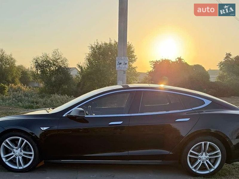 Ліфтбек Tesla Model S 2014 в Одесі