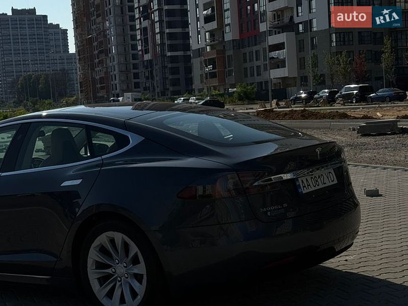 Ліфтбек Tesla Model S 2016 в Києві