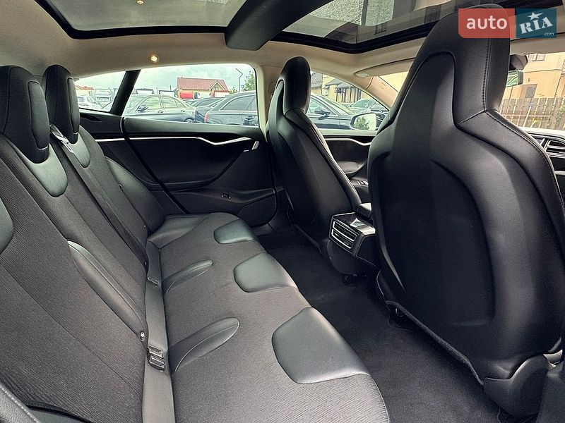 Лифтбек Tesla Model S 2015 в Стрые