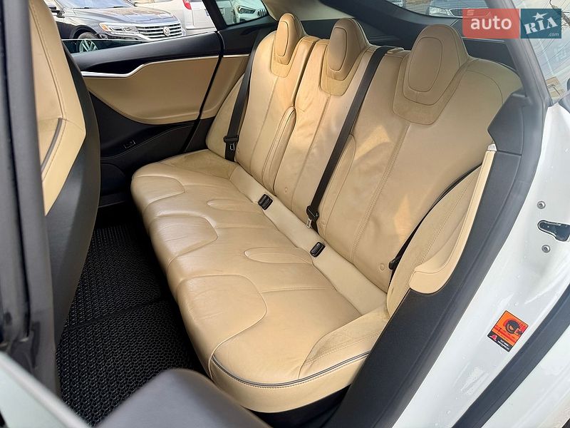 Ліфтбек Tesla Model S 2013 в Полтаві