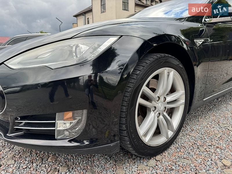 Лифтбек Tesla Model S 2015 в Стрые