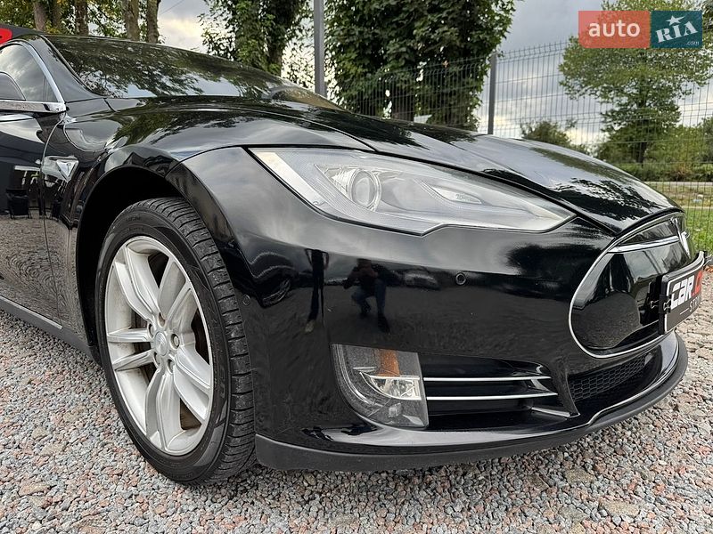 Лифтбек Tesla Model S 2015 в Стрые