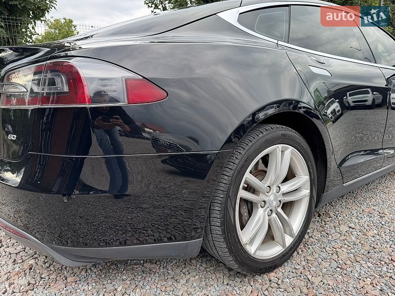 Лифтбек Tesla Model S 2015 в Стрые