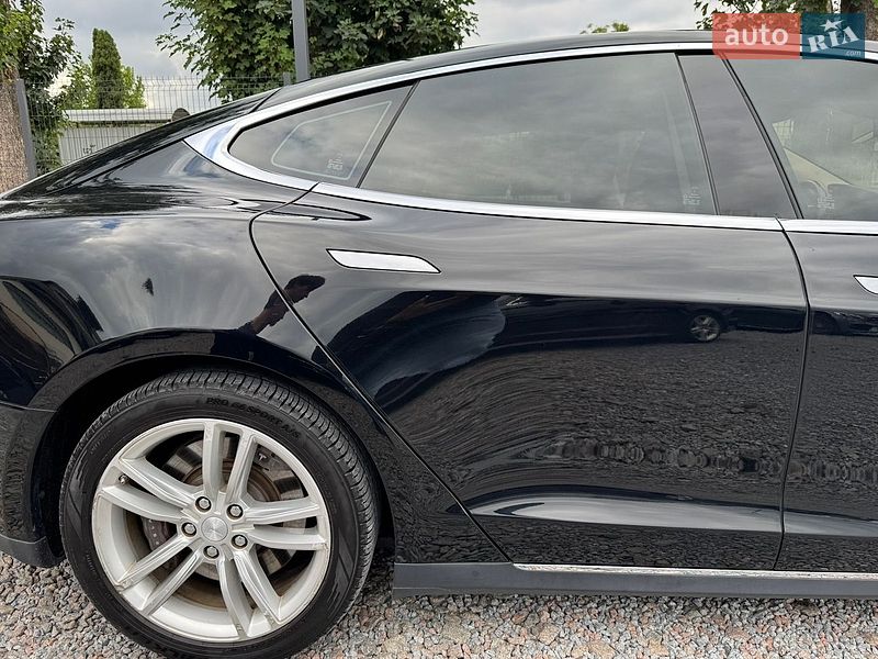 Лифтбек Tesla Model S 2015 в Стрые
