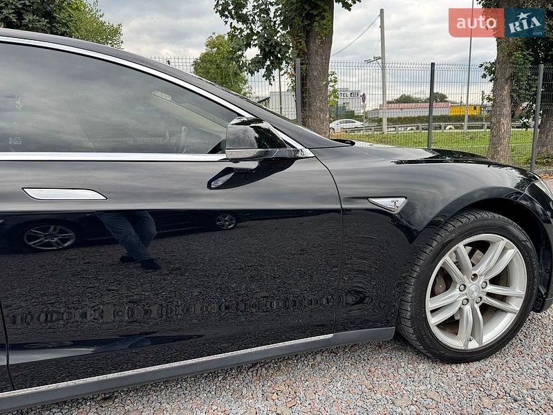 Лифтбек Tesla Model S 2015 в Стрые