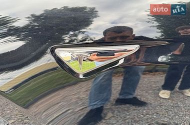 Лифтбек Tesla Model S 2015 в Стрые
