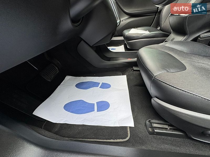 Лифтбек Tesla Model S 2015 в Стрые