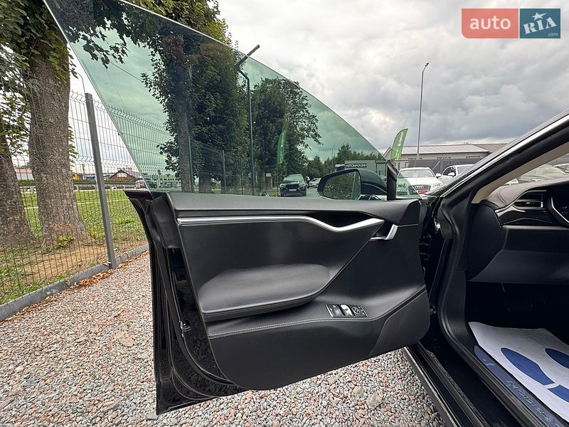 Лифтбек Tesla Model S 2015 в Стрые