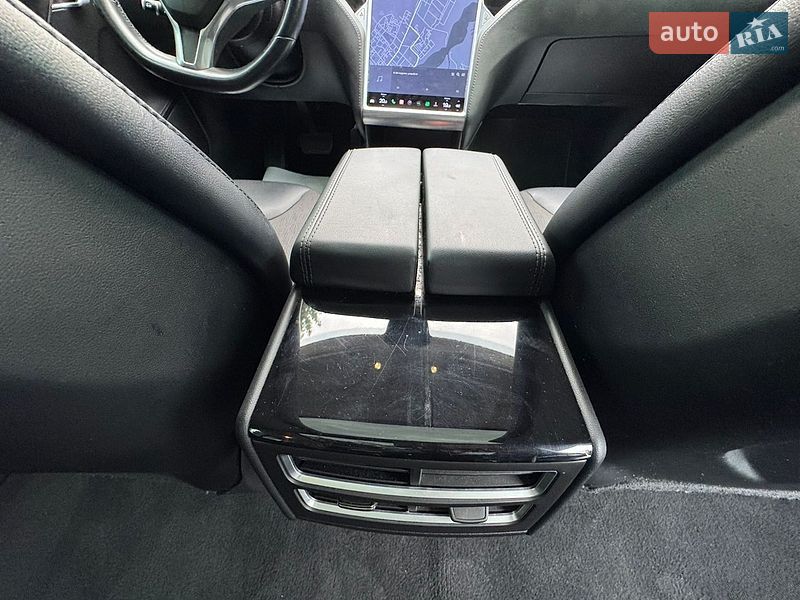 Лифтбек Tesla Model S 2015 в Стрые