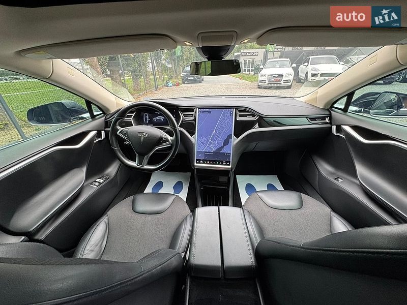 Лифтбек Tesla Model S 2015 в Стрые
