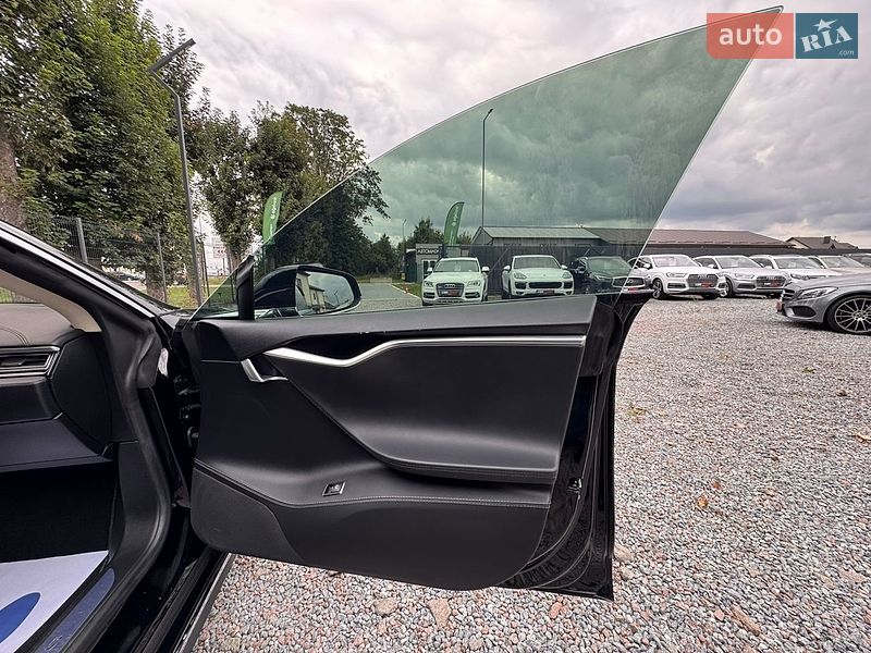 Лифтбек Tesla Model S 2015 в Стрые
