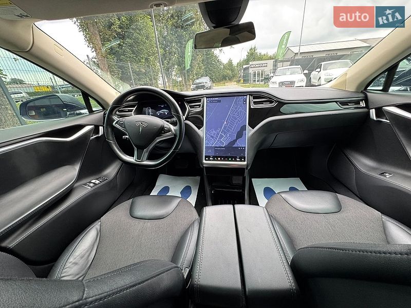 Лифтбек Tesla Model S 2015 в Стрые